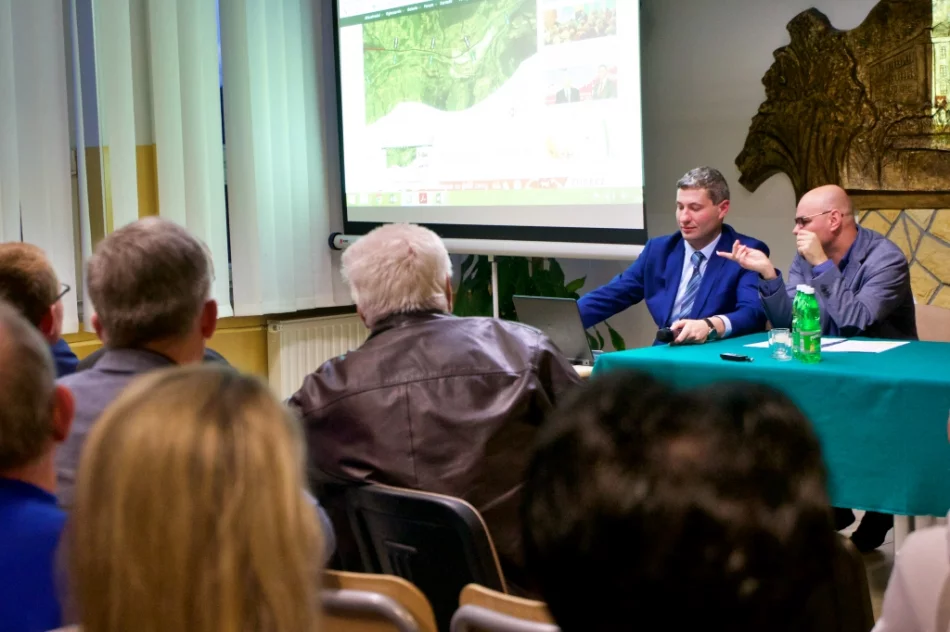 Mieszkańcy do przedstawicieli PKP: "Przyjechaliście z gotowym papierem, więc zrozumcie całą wieś" - zdjęcie 14