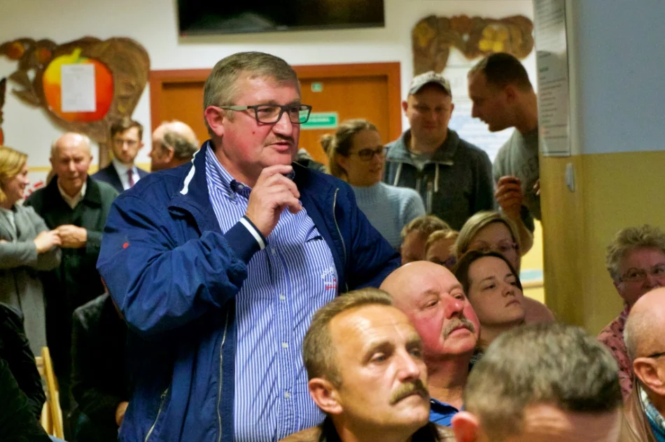 Mieszkańcy do przedstawicieli PKP: "Przyjechaliście z gotowym papierem, więc zrozumcie całą wieś" - zdjęcie 15