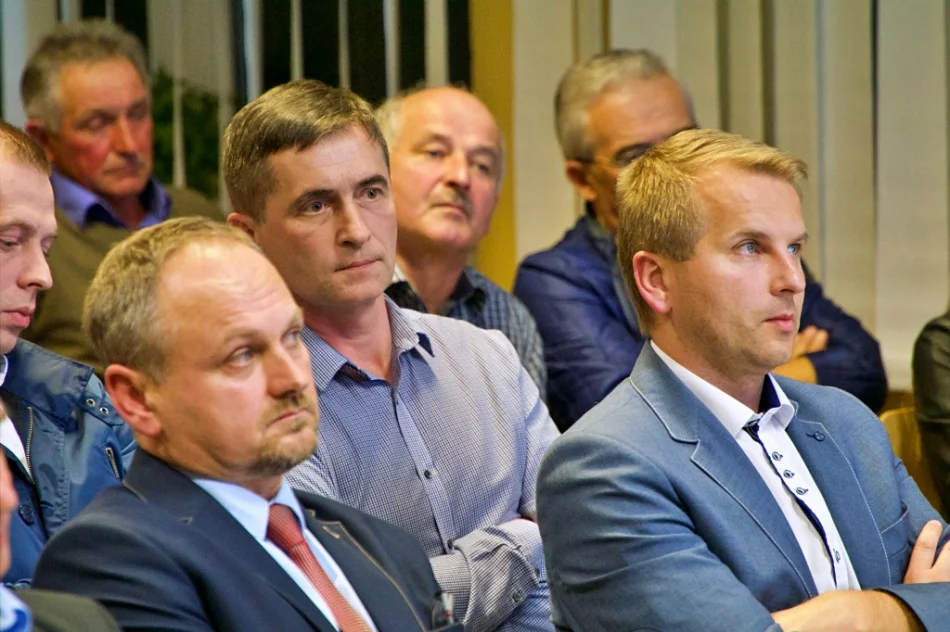 Mieszkańcy do przedstawicieli PKP: "Przyjechaliście z gotowym papierem, więc zrozumcie całą wieś" - zdjęcie 18