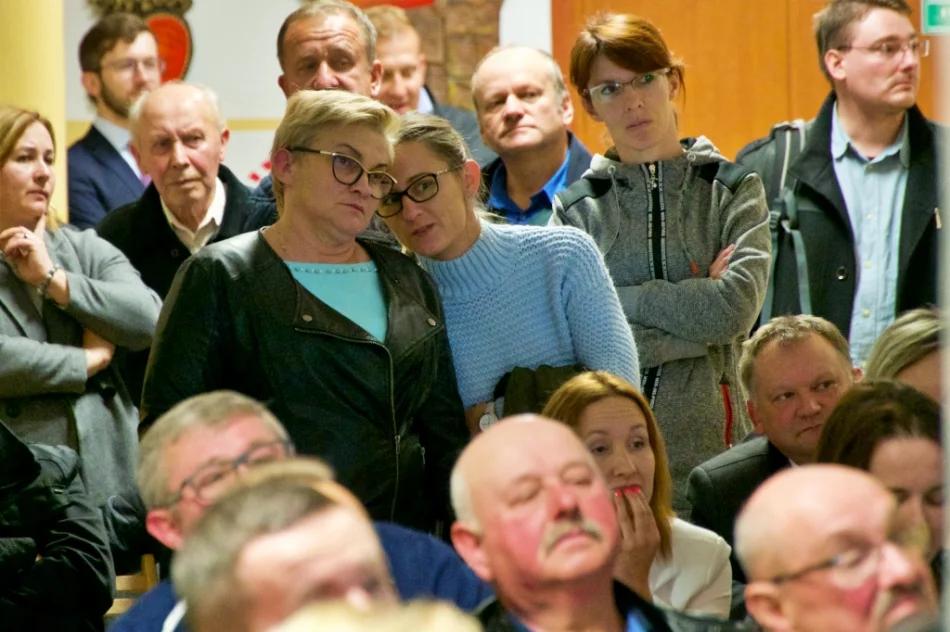 Mieszkańcy do przedstawicieli PKP: "Przyjechaliście z gotowym papierem, więc zrozumcie całą wieś" - zdjęcie 20