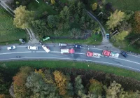 Zderzenie trzech samochodów na "krajówce" - zdjęcie główne