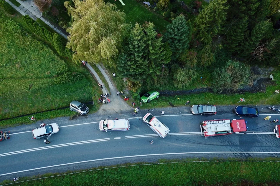 Zderzenie trzech samochodów na "krajówce" - zdjęcie 9