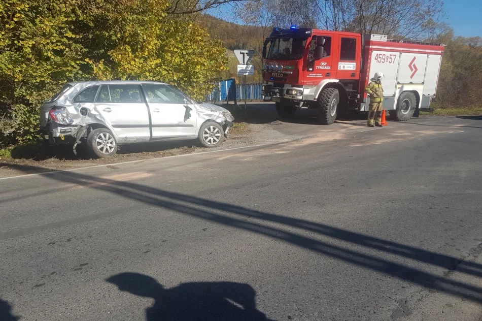 Dwa samochody zderzyły się na drodze powiatowej - zdjęcie 2