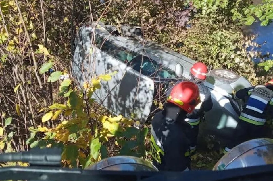 Dwa samochody zderzyły się na drodze powiatowej - zdjęcie 5