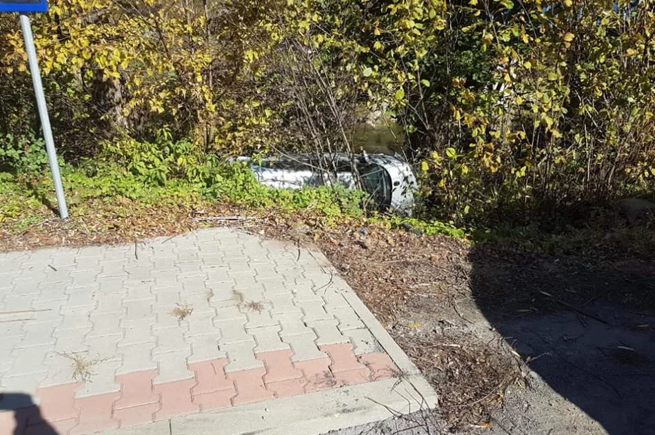 Dwa samochody zderzyły się na drodze powiatowej - zdjęcie 6