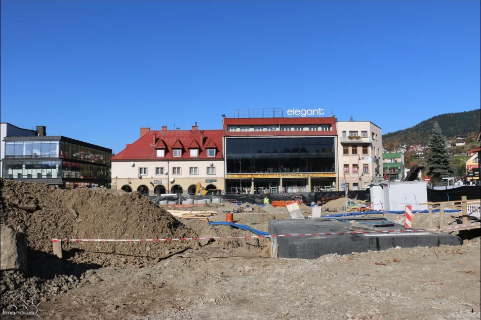 ROZPOCZĘŁY SIĘ PRACE PRZY WYMIANIE NAWIERZCHNI W RYNKU - zdjęcie 4