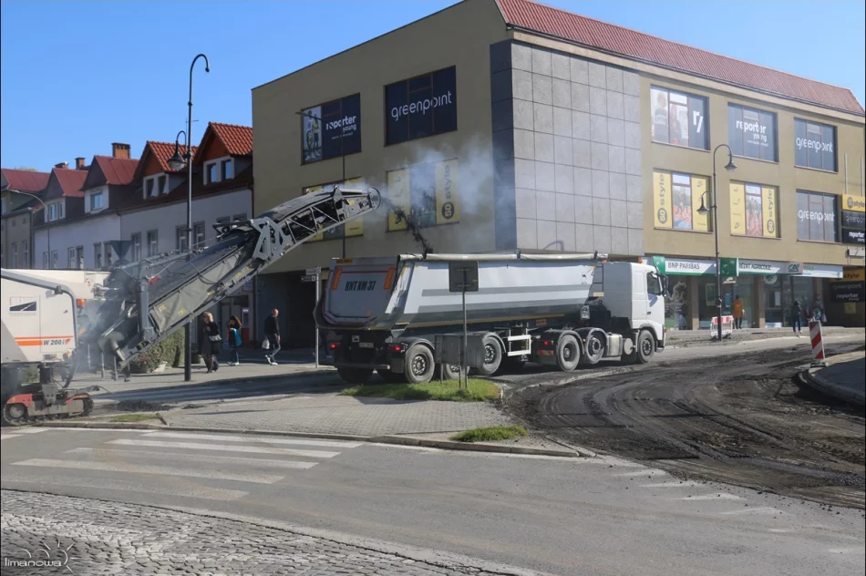 ROZPOCZĘŁY SIĘ PRACE PRZY WYMIANIE NAWIERZCHNI W RYNKU - zdjęcie 7