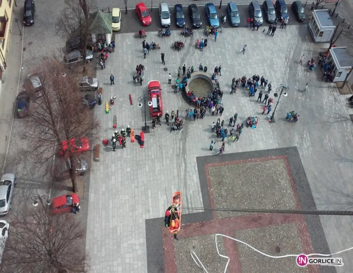 Pożar w ratuszu, działali strażacy i policjanci. Na szczęście - to tylko ćwiczenia