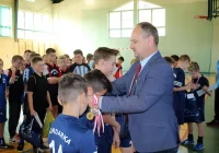 11 drużyn walczyło o tytuł Mistrza Gminy w Mini Piłce Halowej Chłopców - zdjęcie główne