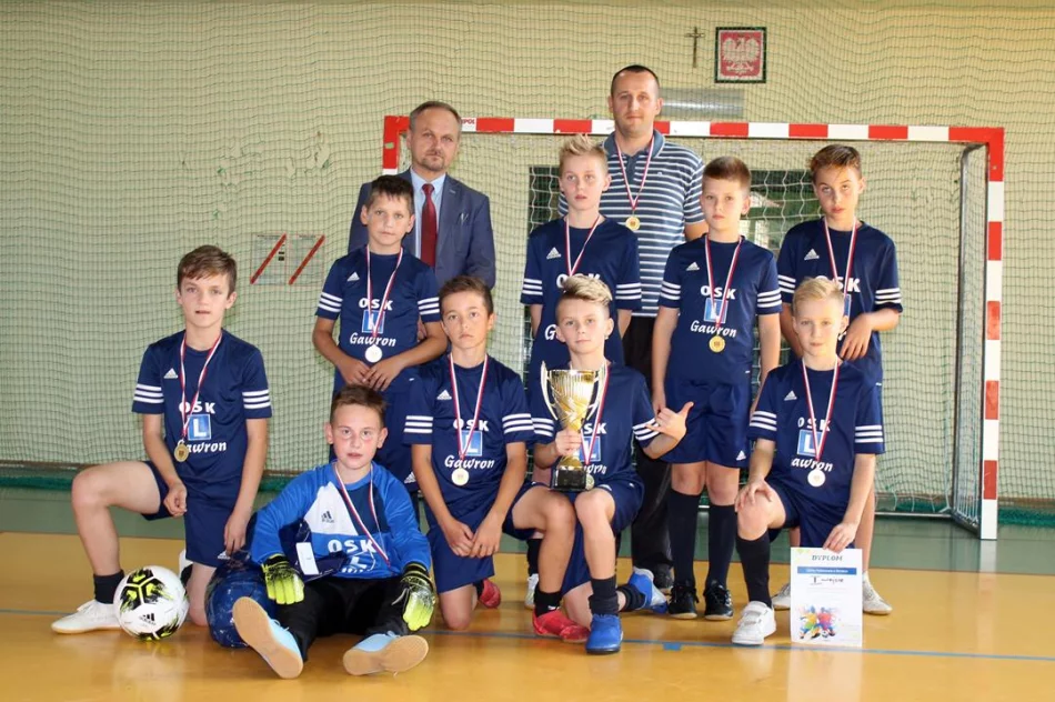 11 drużyn walczyło o tytuł Mistrza Gminy w Mini Piłce Halowej Chłopców - zdjęcie 2