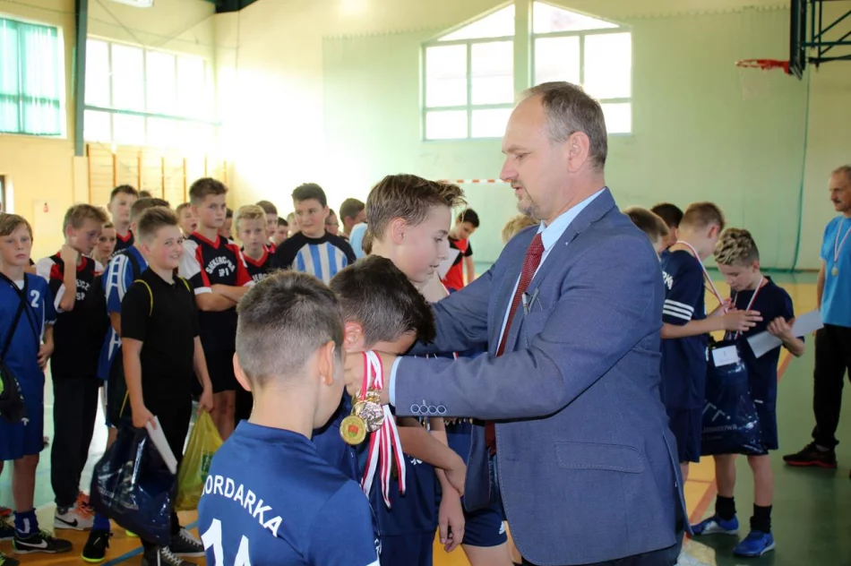 11 drużyn walczyło o tytuł Mistrza Gminy w Mini Piłce Halowej Chłopców - zdjęcie 3