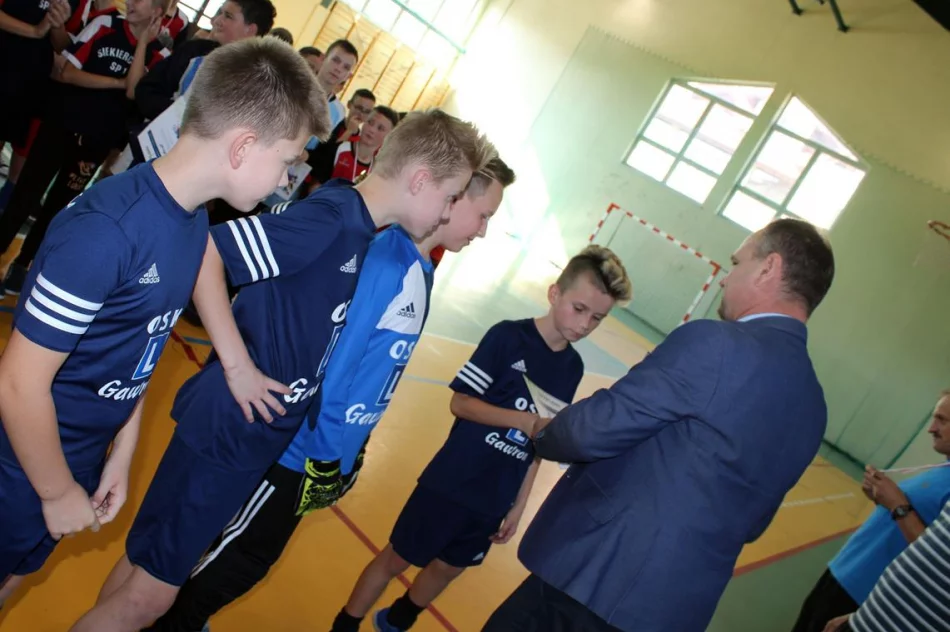 11 drużyn walczyło o tytuł Mistrza Gminy w Mini Piłce Halowej Chłopców - zdjęcie 7