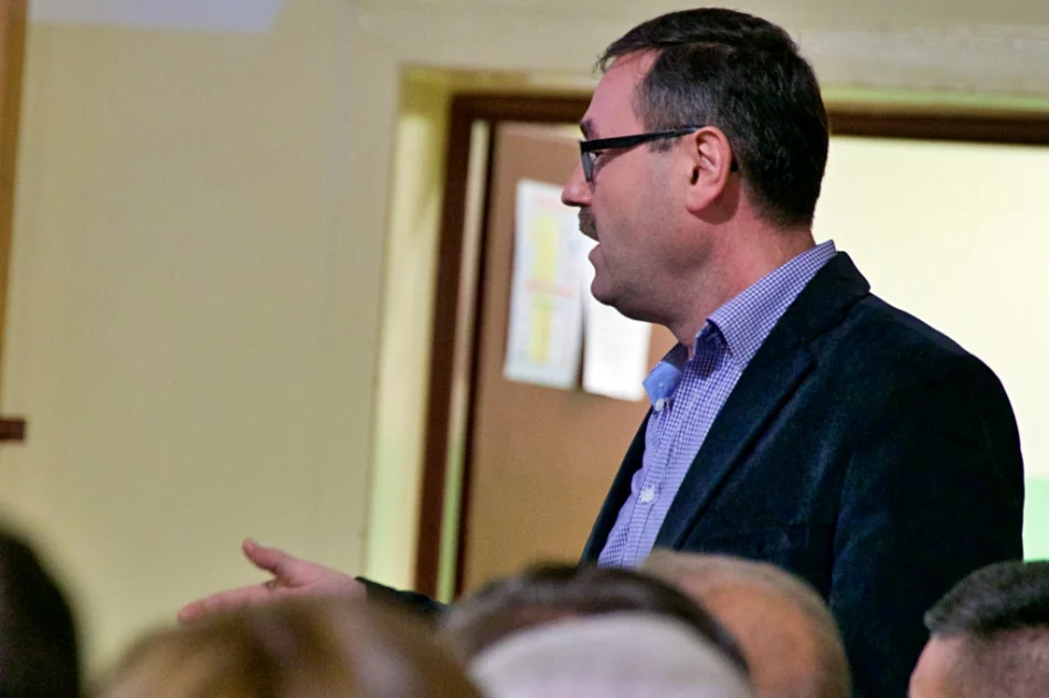 Nerwowe i chaotyczne rozmowy o kolei - zdjęcie 12