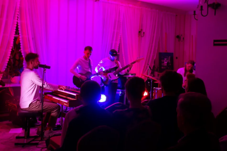 Świetny występ Zespołu Mob rozpoczął jesienny cykl koncertów w limanowskim muzeum - zdjęcie 4