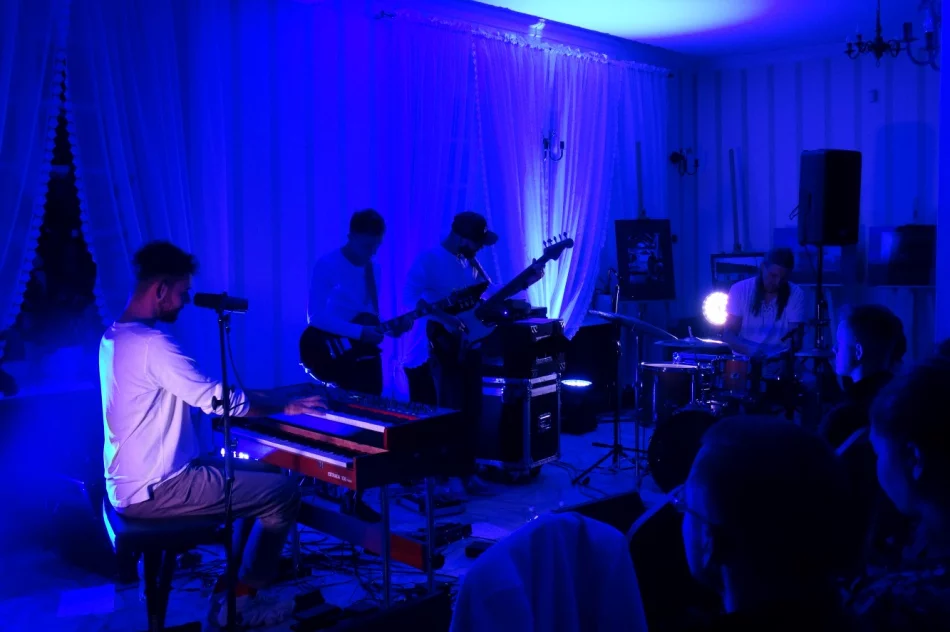 Świetny występ Zespołu Mob rozpoczął jesienny cykl koncertów w limanowskim muzeum - zdjęcie 6