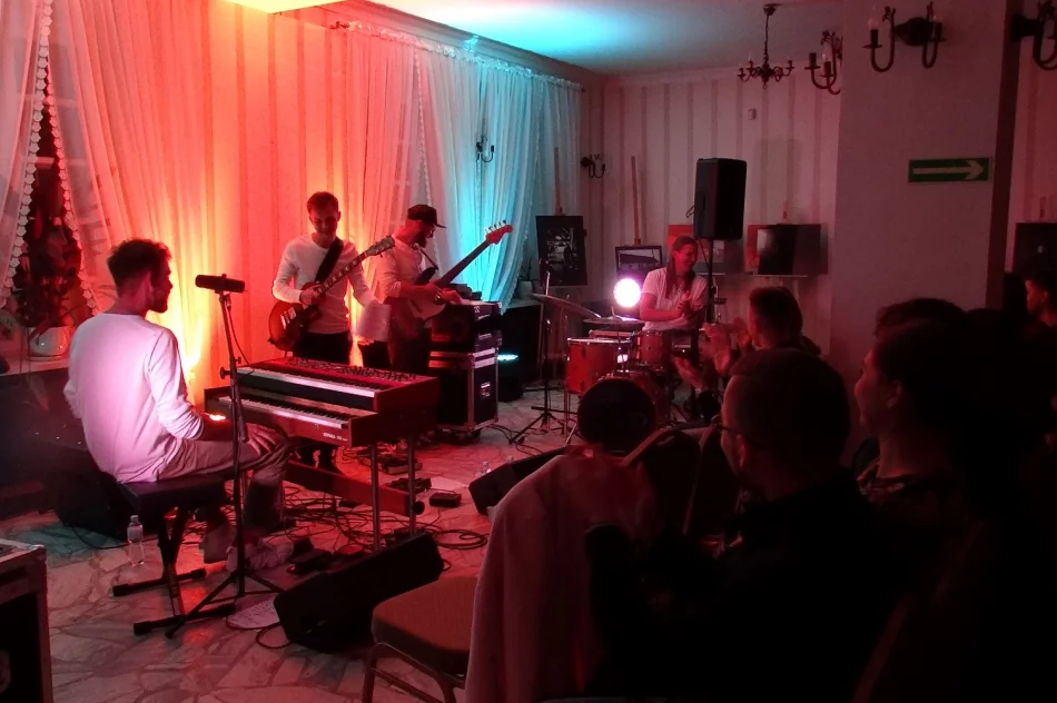 Świetny występ Zespołu Mob rozpoczął jesienny cykl koncertów w limanowskim muzeum - zdjęcie 7