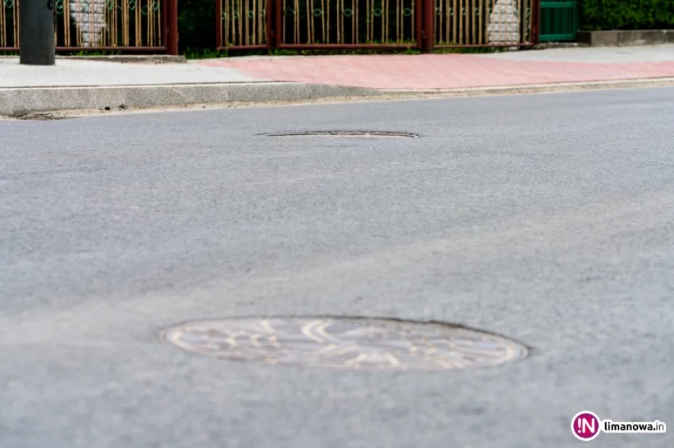 W nowym asfalcie już wypadają... dziury - zdjęcie 2