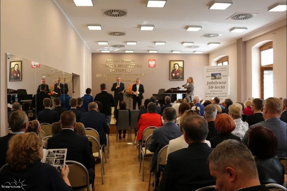 JUBILEUSZ PAŃSTWOWEJ SZKOŁY MUZYCZNEJ Z MIEJSKIMI ODZNACZENIAMI - zdjęcie 3