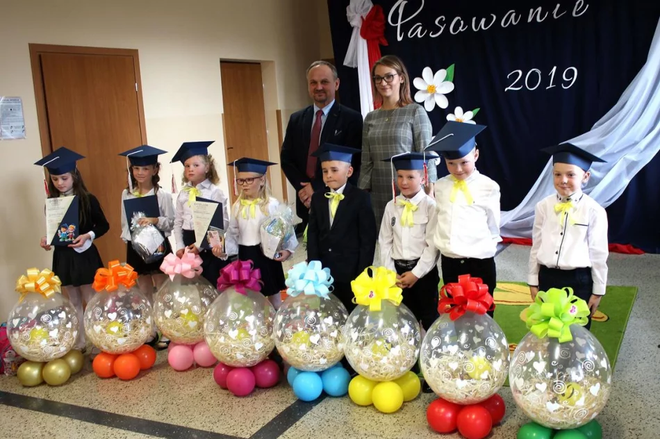 Ślubowanie pierwszoklasistów w SP nr 2 w Męcinie - zdjęcie 2