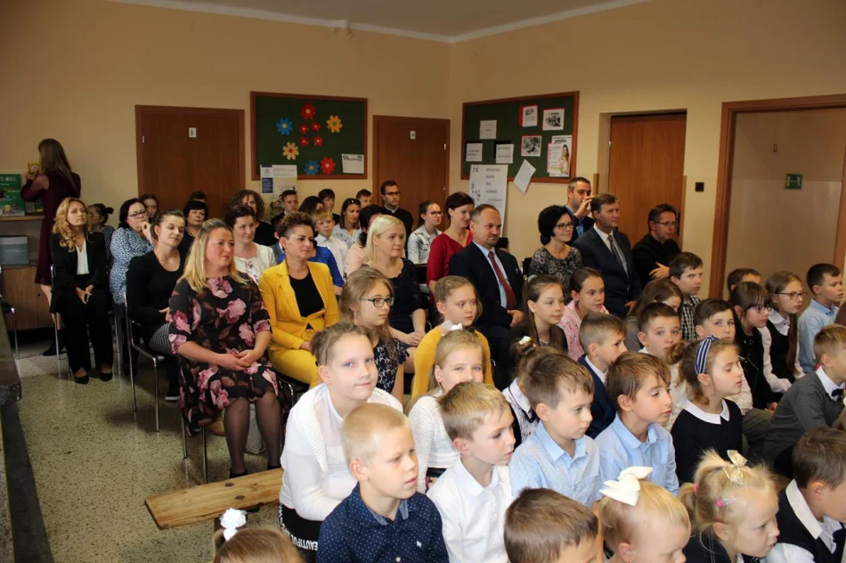Ślubowanie pierwszoklasistów w SP nr 2 w Męcinie - zdjęcie 5