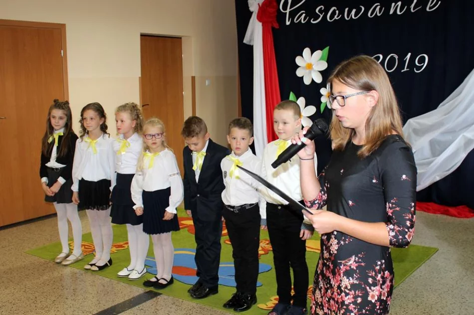 Ślubowanie pierwszoklasistów w SP nr 2 w Męcinie - zdjęcie 6