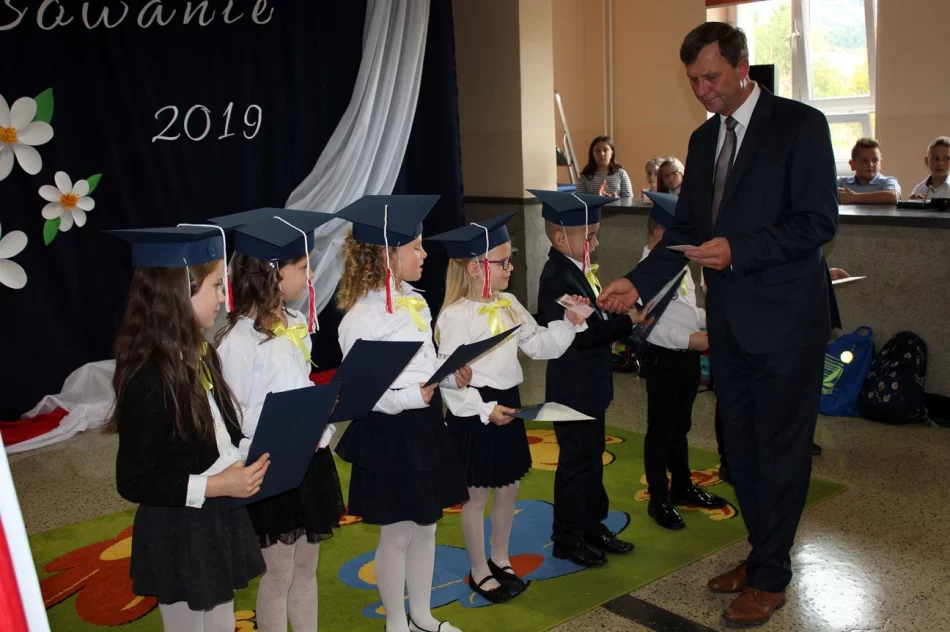 Ślubowanie pierwszoklasistów w SP nr 2 w Męcinie - zdjęcie 20