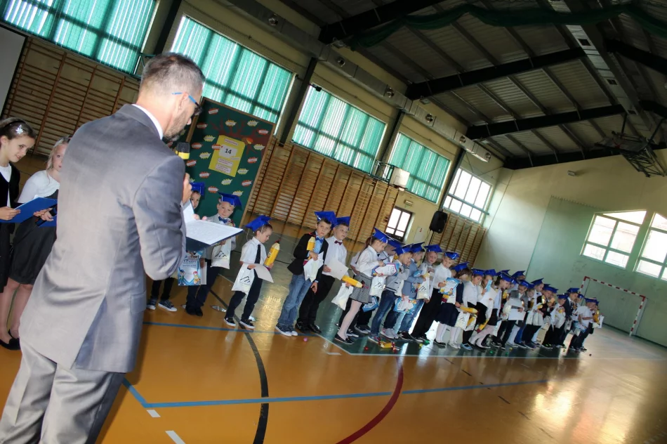 Odblaskowe ślubowanie pierwszaków w SP Mordarka - zdjęcie 4