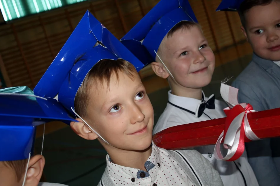 Odblaskowe ślubowanie pierwszaków w SP Mordarka - zdjęcie 5