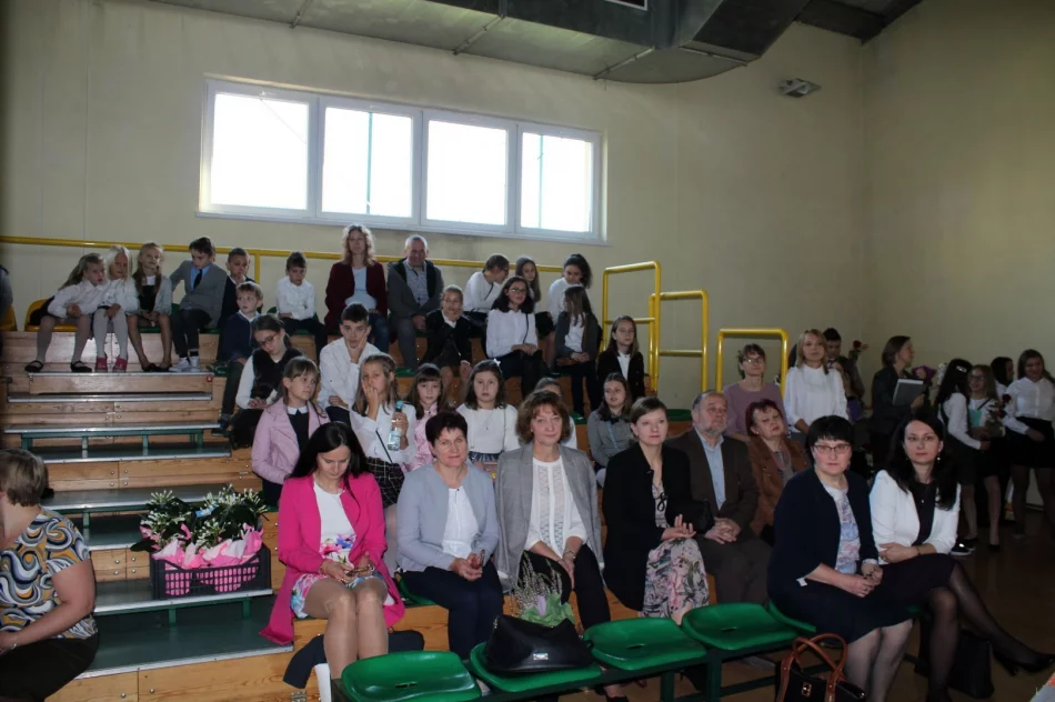 Odblaskowe ślubowanie pierwszaków w SP Mordarka - zdjęcie 8