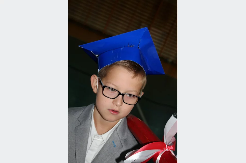 Odblaskowe ślubowanie pierwszaków w SP Mordarka - zdjęcie 11