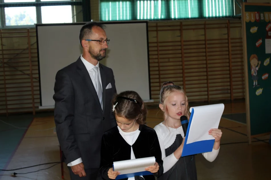 Odblaskowe ślubowanie pierwszaków w SP Mordarka - zdjęcie 13