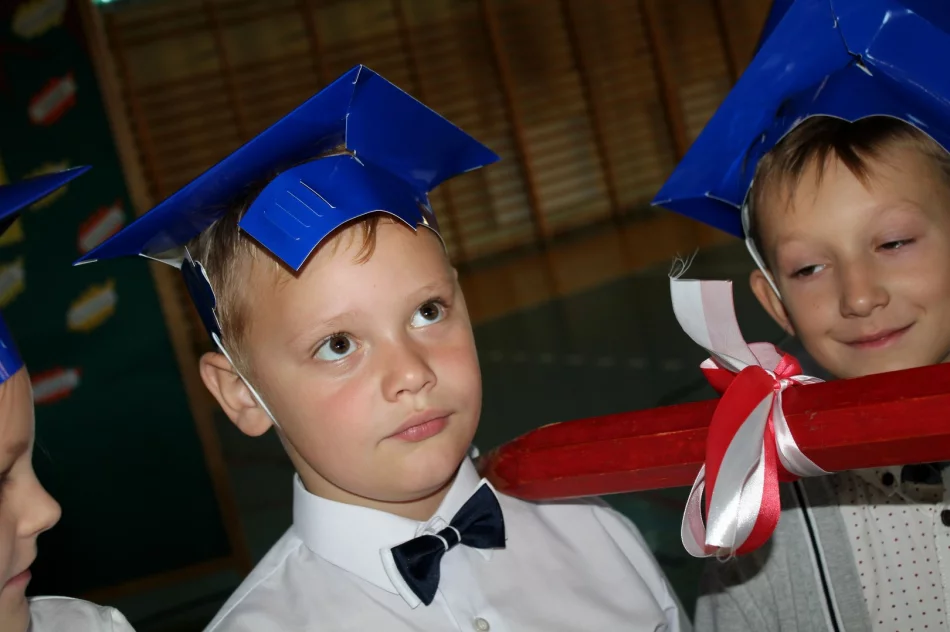 Odblaskowe ślubowanie pierwszaków w SP Mordarka - zdjęcie 14