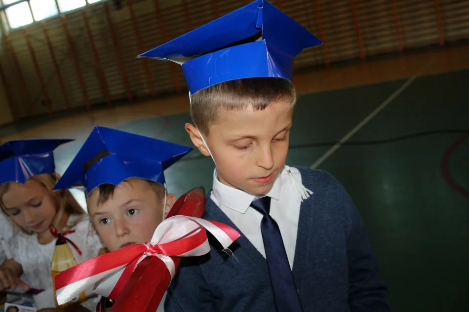 Odblaskowe ślubowanie pierwszaków w SP Mordarka - zdjęcie 15