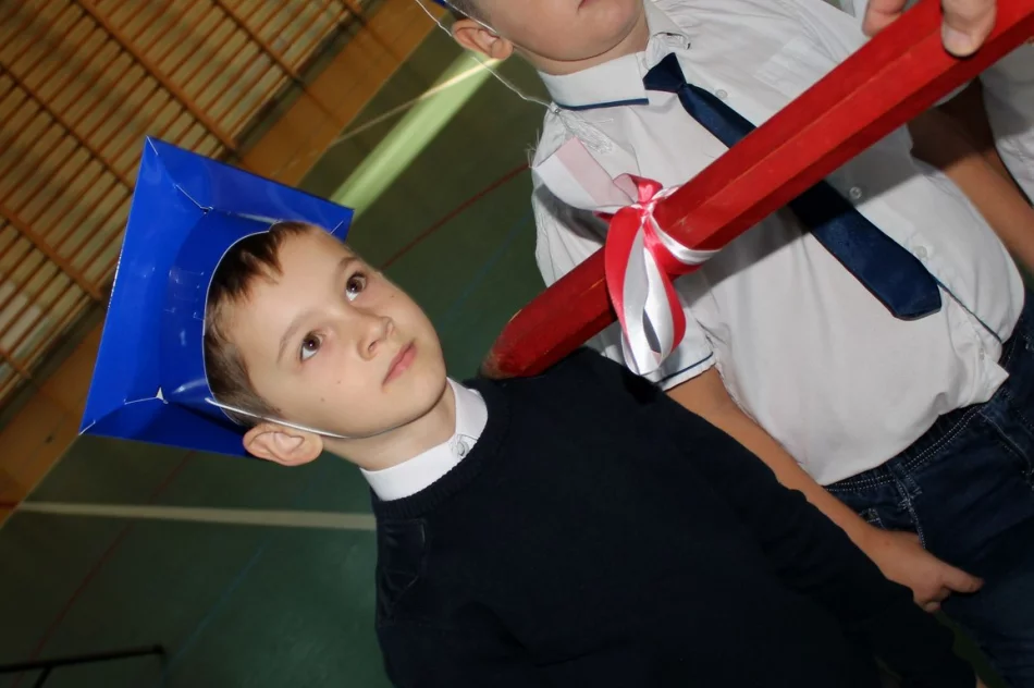 Odblaskowe ślubowanie pierwszaków w SP Mordarka - zdjęcie 17