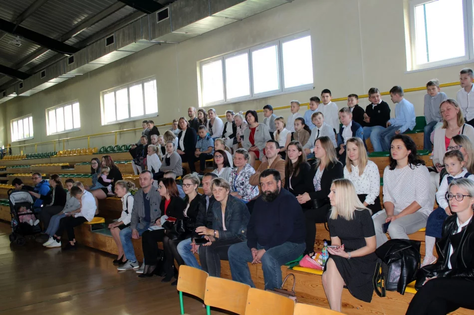 Odblaskowe ślubowanie pierwszaków w SP Mordarka - zdjęcie 18