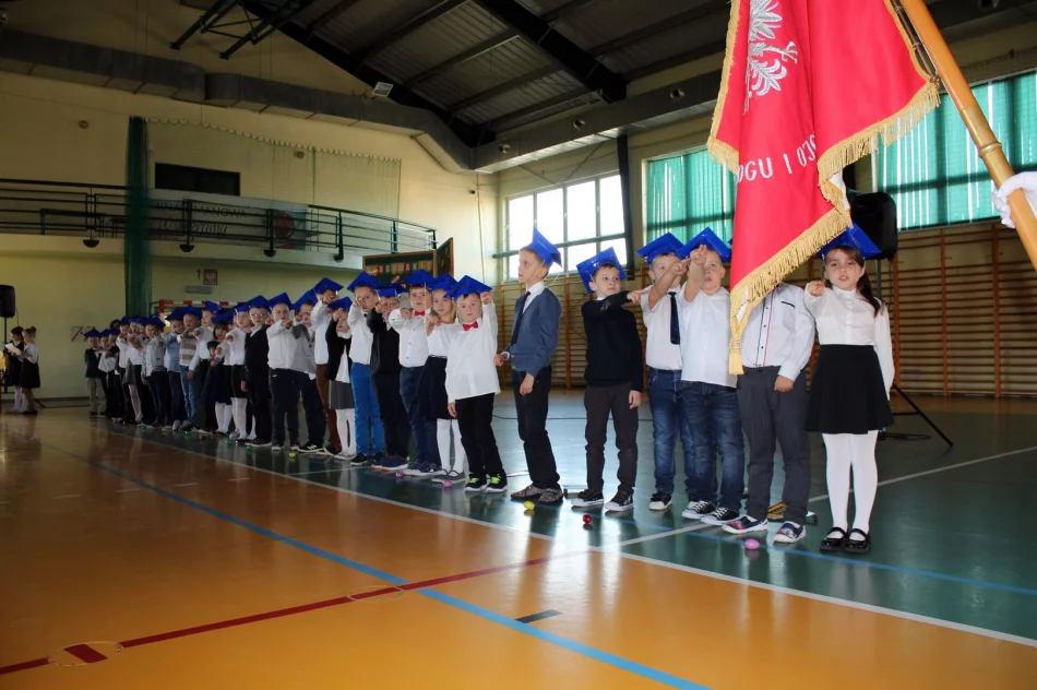 Odblaskowe ślubowanie pierwszaków w SP Mordarka - zdjęcie 20
