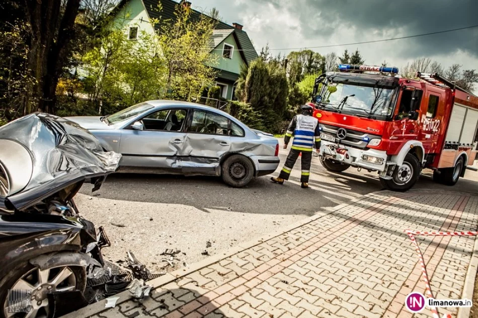 Groźnie wyglądająca kolizja - trzy osoby trafiły do szpitala - zdjęcie 3