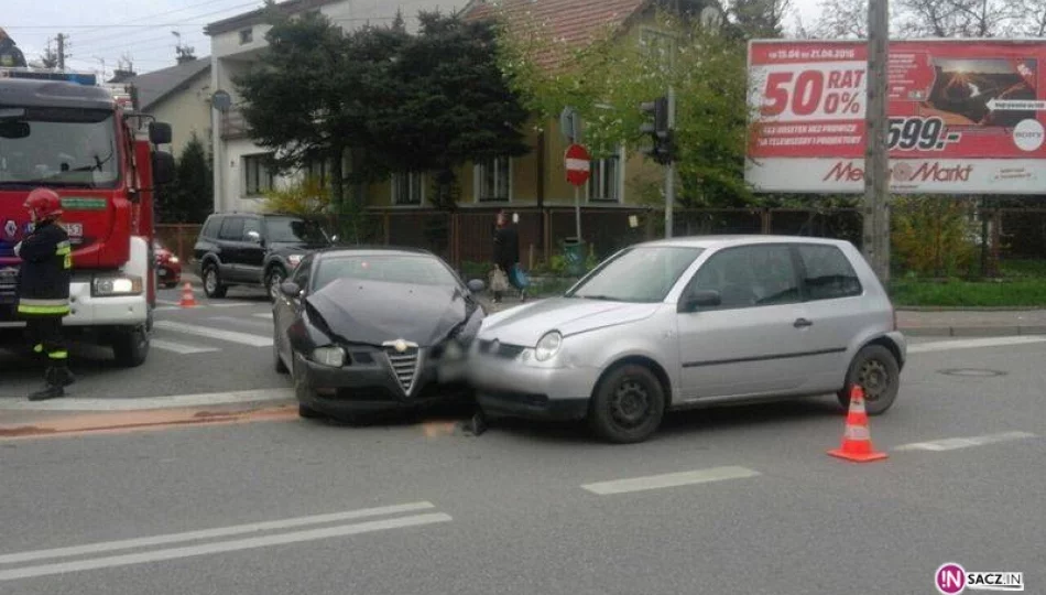 Nowy Sącz: zderzenie dwóch samochodów na ul. Zygmuntowskiej. Jedna osoba w szpitalu - zdjęcie 1