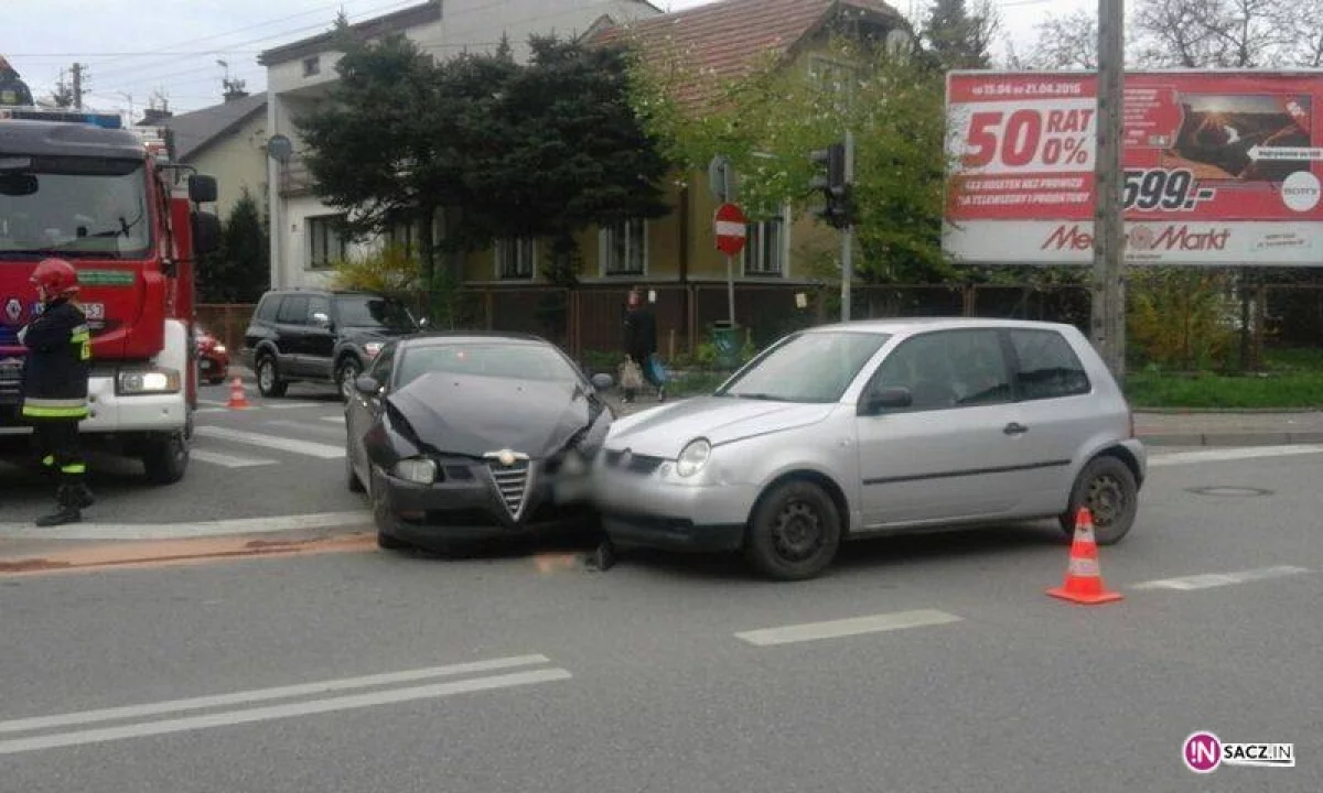 Nowy Sącz: zderzenie dwóch samochodów na ul. Zygmuntowskiej. Jedna osoba w szpitalu
