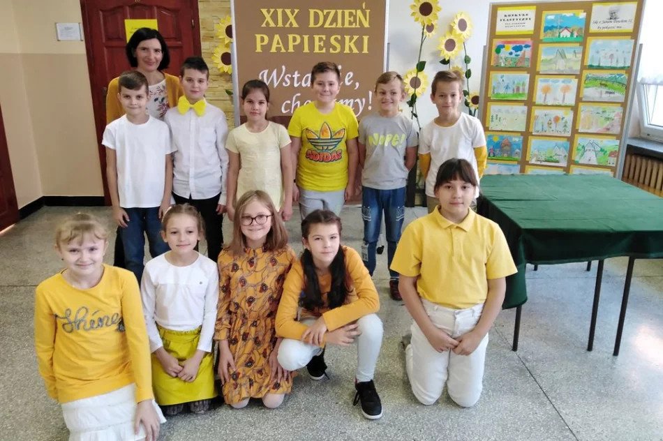 Idę z Janem Pawłem II…  czyli  Dzień Papieski w SP w Pasierbcu  - zdjęcie 3