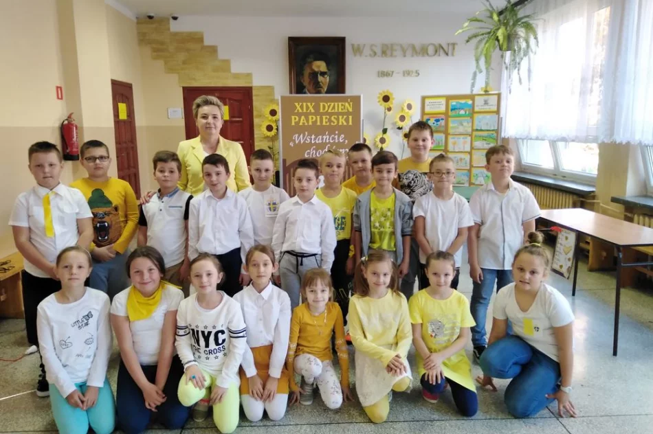 Idę z Janem Pawłem II…  czyli  Dzień Papieski w SP w Pasierbcu  - zdjęcie 11