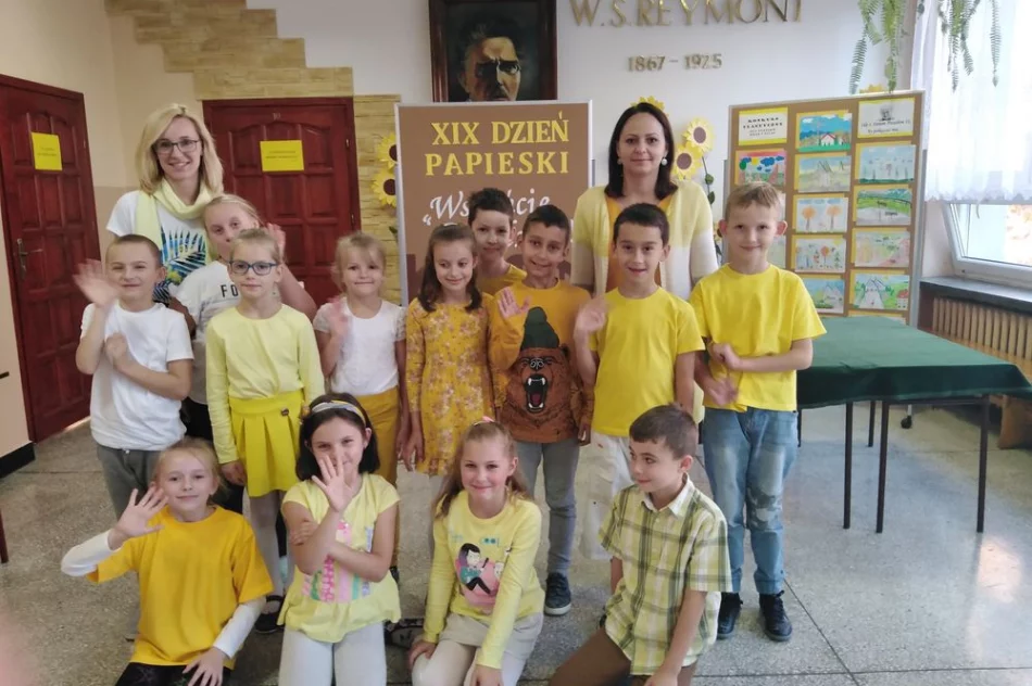 Idę z Janem Pawłem II…  czyli  Dzień Papieski w SP w Pasierbcu  - zdjęcie 12