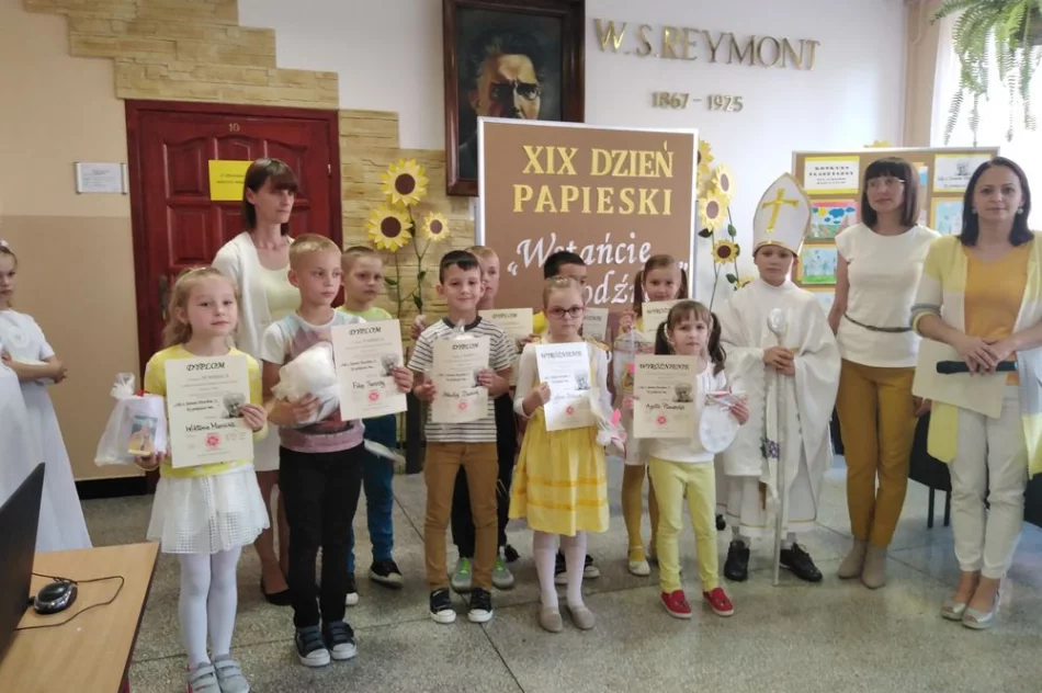 Idę z Janem Pawłem II…  czyli  Dzień Papieski w SP w Pasierbcu  - zdjęcie 16