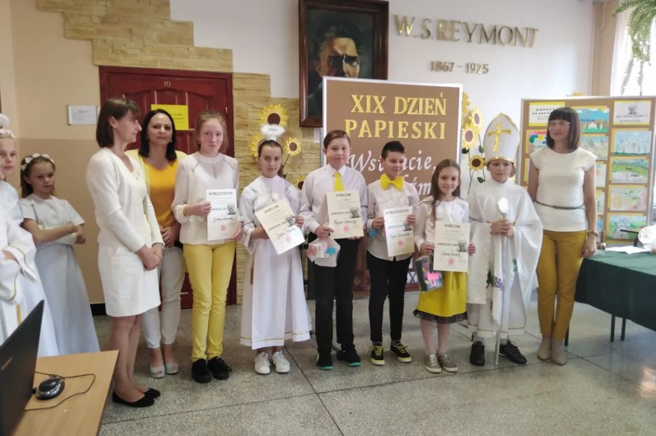 Idę z Janem Pawłem II…  czyli  Dzień Papieski w SP w Pasierbcu  - zdjęcie 17