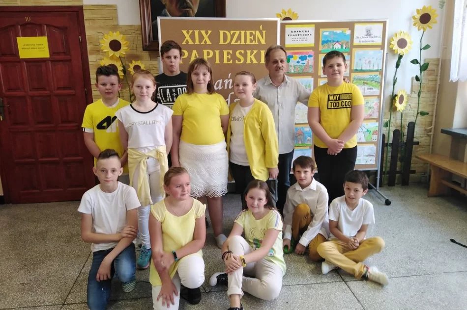 Idę z Janem Pawłem II…  czyli  Dzień Papieski w SP w Pasierbcu  - zdjęcie 20