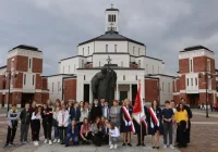 Uczniowie SP nr 1 w Męcinie na III Pielgrzymce Szkół imienia Jana Pawła II - zdjęcie główne