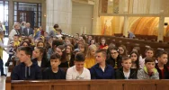 Uczniowie SP nr 1 w Męcinie na III Pielgrzymce Szkół imienia Jana Pawła II - zdjęcie 4