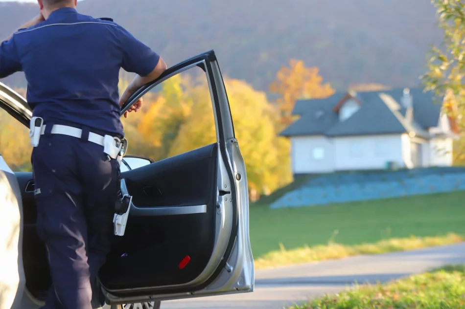 Antyterroryści siłą weszli do budynku, użyli paralizatora i zatrzymali 49-latka - zdjęcie 5