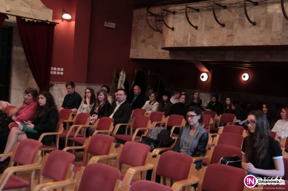 Zakwalifikowała się do wojewódzkiego etapu 'Teatru Jednego Aktora' - zdjęcie 2