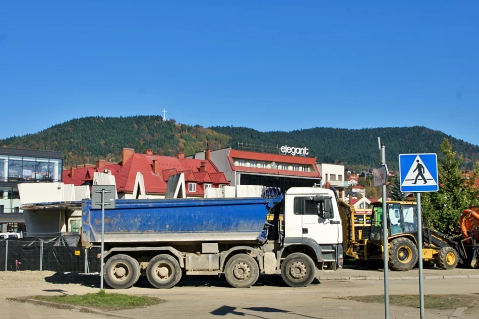 Centrum miasta wielkim placem budowy - zdjęcie 14